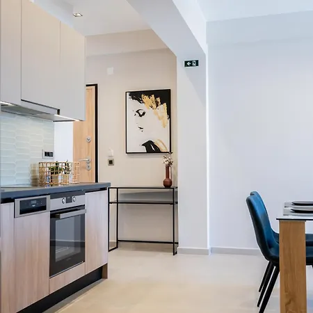 Yiannis Deluxe Apartment