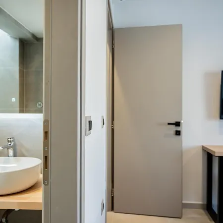 Yiannis Deluxe Apartament *